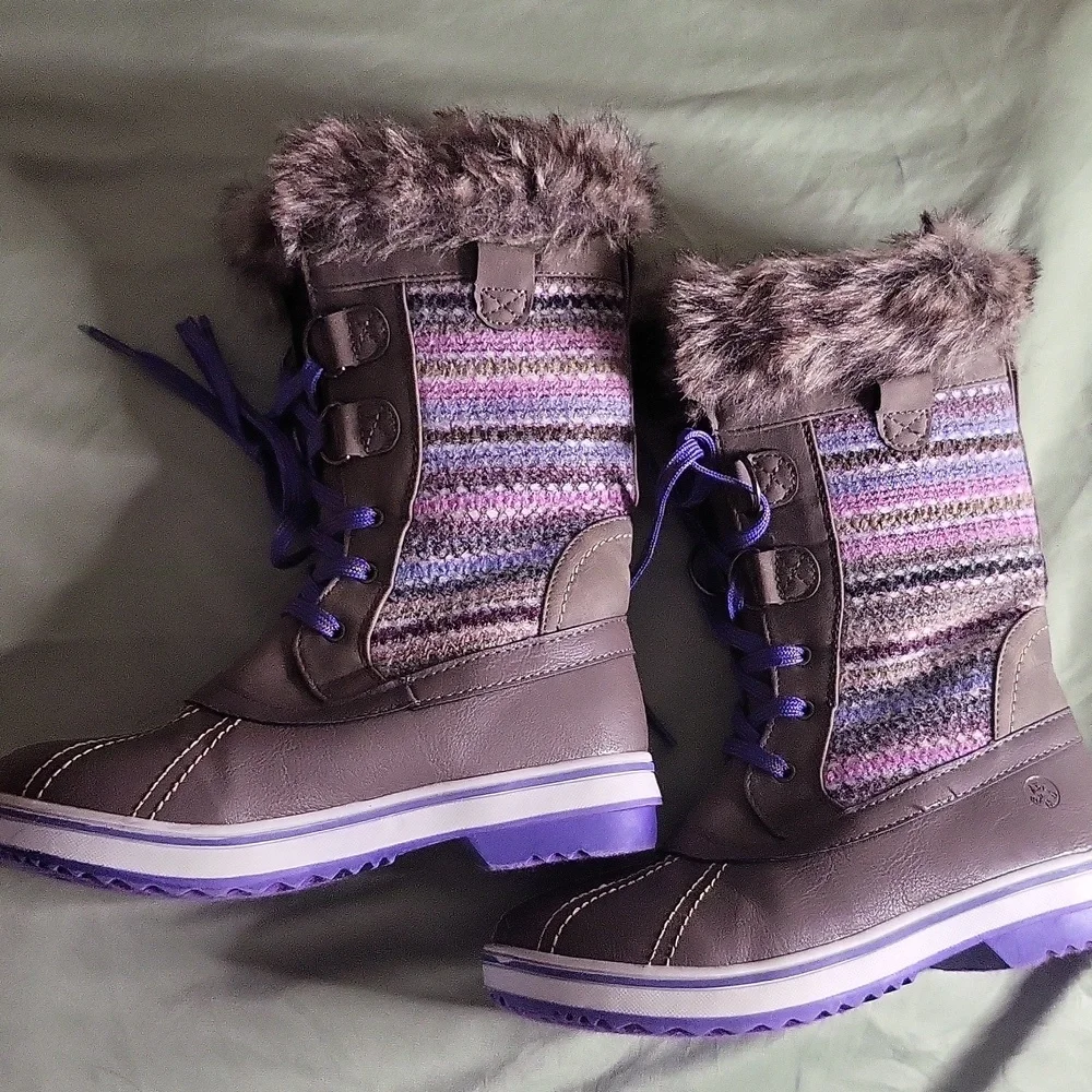 Stylish Youth Winter Boots with Fur Trim Size 4 Girls/6 Womens